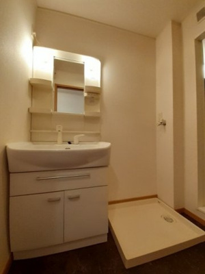 【洗面所】 | アドックヒルズ・モエＢ | スペースが確保できる洗面所です