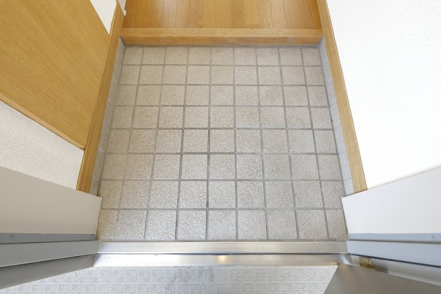 プラムエヌティーの玄関