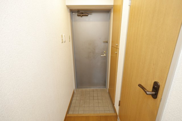 プラムエヌティーの玄関