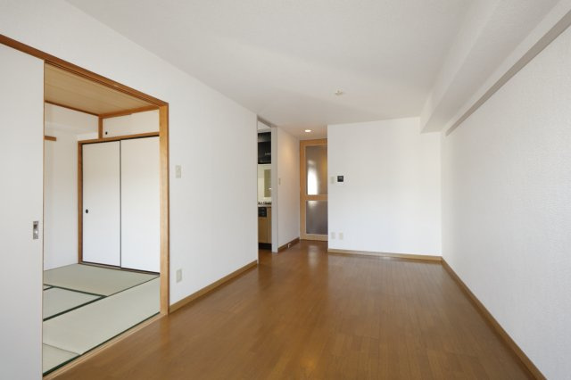 プラムエヌティーの居間・リビング