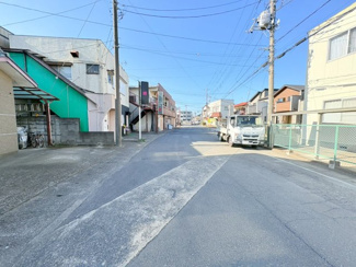 【前面道路含む現地写真】 | 鶴ヶ島市上広谷　新築分譲　「鶴ヶ島駅」徒歩12分　敷地45坪　【杉下小学区】