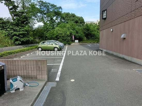 アプローズの駐車場