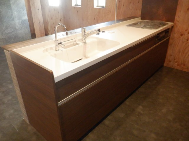 川名2F建のキッチン|水回り全てリノベーション済み！新品のキッチンでお料理も楽しく