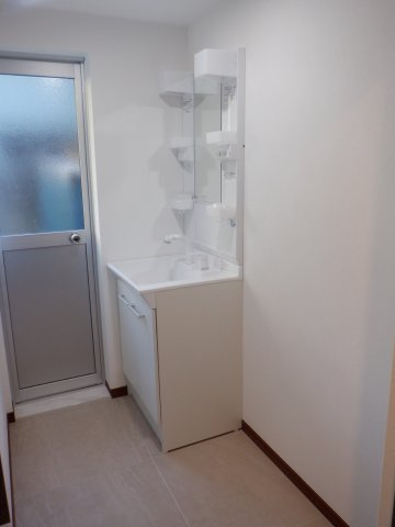 川名2F建の独立洗面台