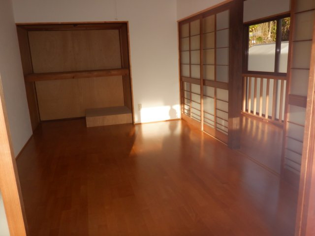 川名2F建の洋室