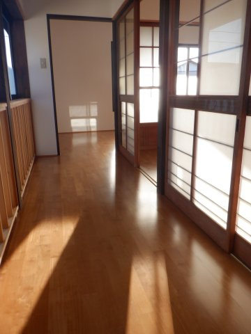 川名2F建の洋室