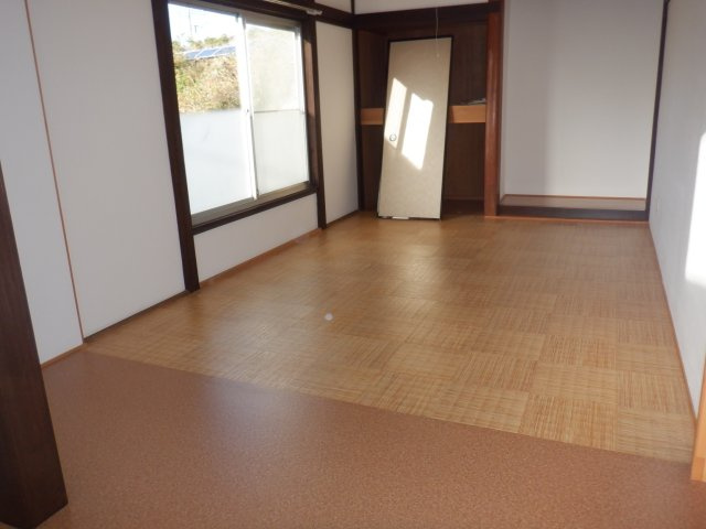 川名2F建の洋室