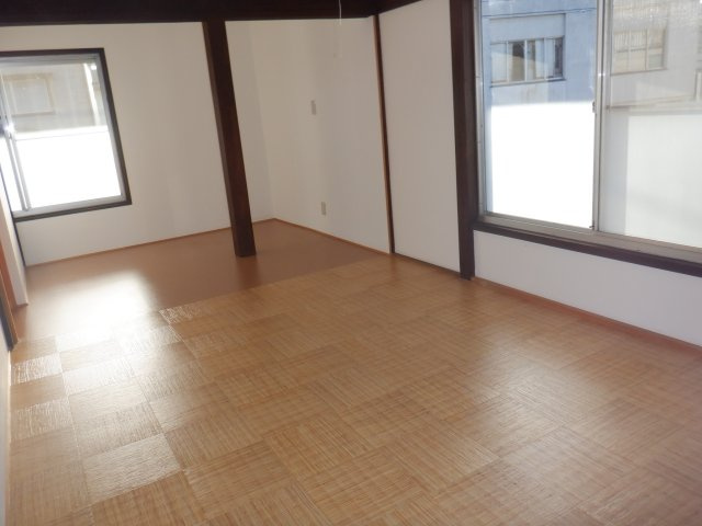 川名2F建の洋室