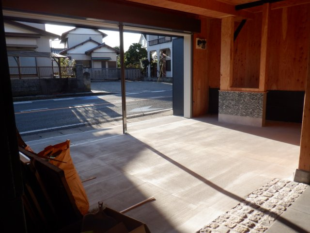 川名2F建の駐車場