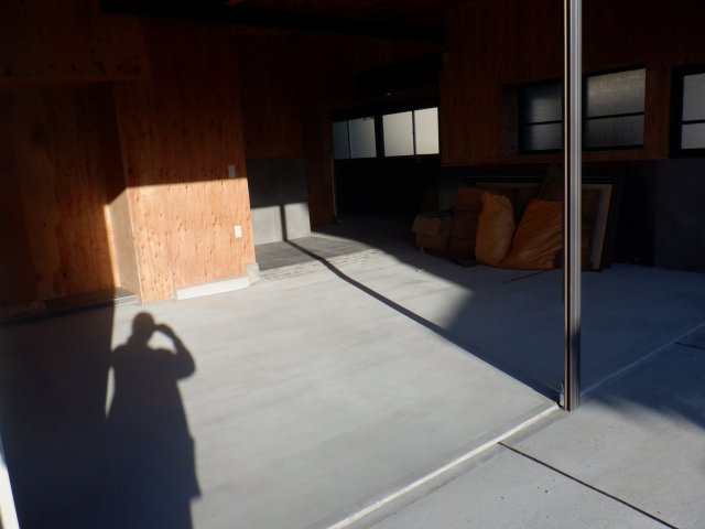 川名2F建の駐車場