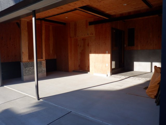 川名2F建の駐車場|ガレージや物置、様々な用途でお使い頂けるスペース