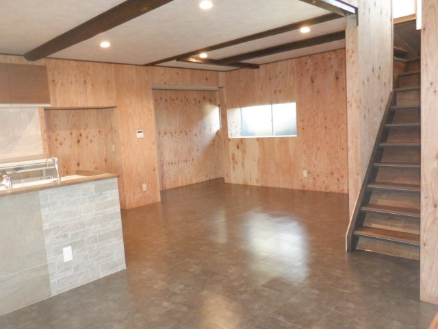 川名2F建の居間・リビング|広々リビング。