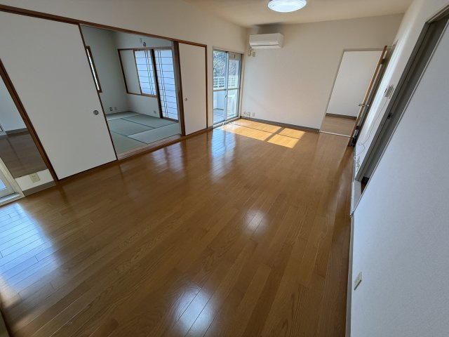 プレステージ新千里西町2号館の居間・リビング