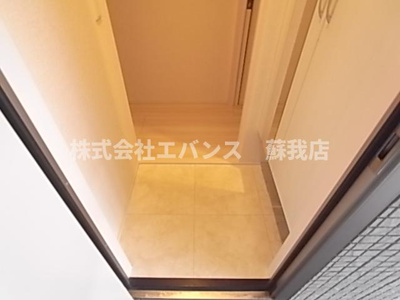 【玄関】 | パークサイドSOGA | 収納もある玄関です