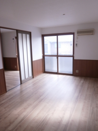 グランシャリオ堀川B棟の居間・リビング