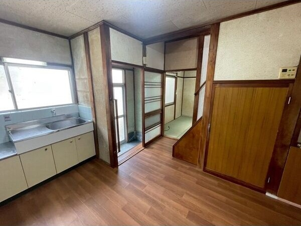 寝屋川市黒原新町テラスの居間・リビング