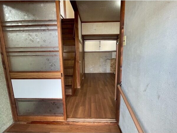 寝屋川市黒原新町テラスの玄関