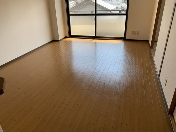 ガーデンヒルズ宝神の居間・リビング|居間です