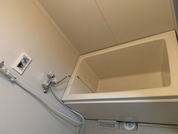 ガーデンヒルズ宝神の浴室|落ち着いた空間のお風呂です