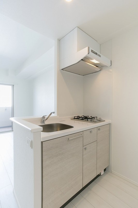 新品家具付きマンション博多駅東27(KaGood福岡)のキッチン|使いやすいキッチンです