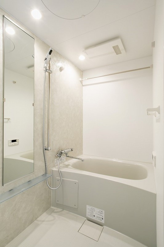 新品家具付きマンション博多駅東27(KaGood福岡)の浴室|きれいなお風呂です