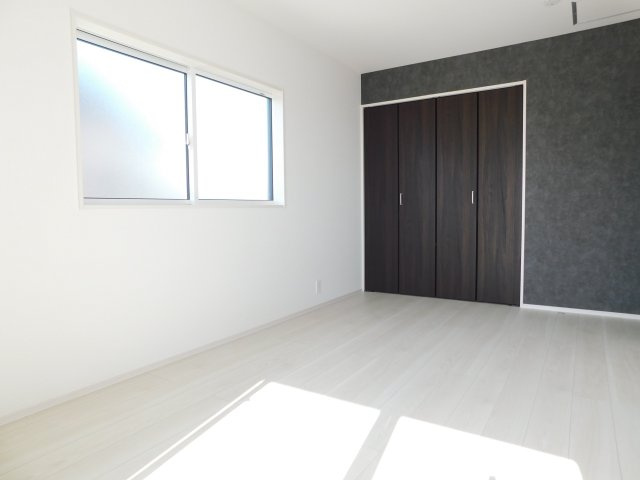 北名古屋市熊之庄城ノ屋敷の新築一戸建の洋室|◇洋室◇　　南面で明るい洋室７．０帖　全居室収納完備！　バルコニー付き♪