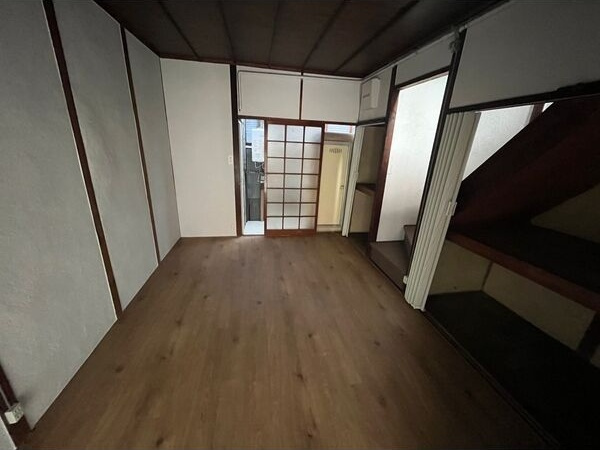 寝屋川市萱島東2丁目貸家の居間・リビング