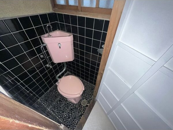 寝屋川市萱島東2丁目貸家のトイレ