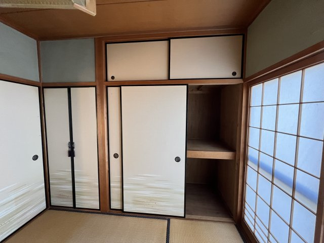 鏡野町古川　中古住宅　6DKの収納|1F