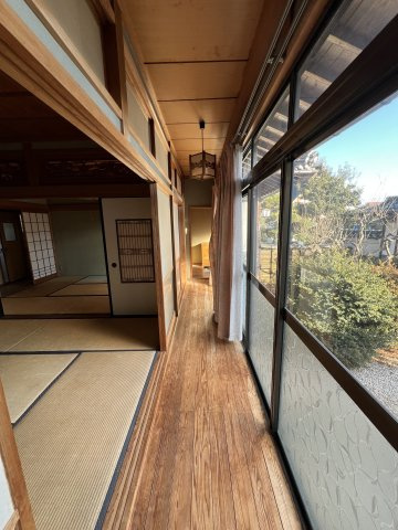 鏡野町古川　中古住宅　6DKの内装|広縁