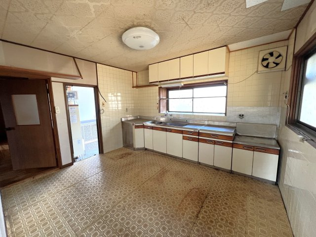 鏡野町古川　中古住宅　6DKのキッチン