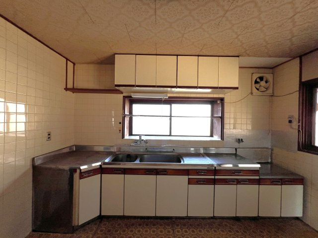 鏡野町古川　中古住宅　6DKのキッチン