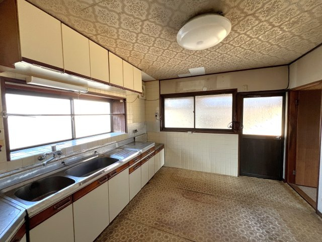 鏡野町古川　中古住宅　6DKのキッチン