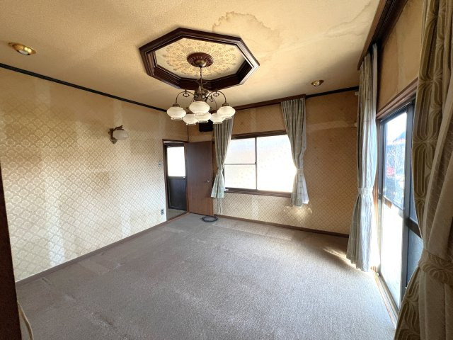 鏡野町古川　中古住宅　6DKの洋室