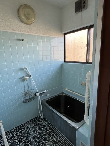 鏡野町古川　中古住宅　6DKの浴室