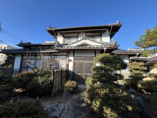 鏡野町古川　中古住宅　6DKの外観
