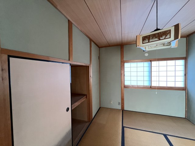 鏡野町古川　中古住宅　6DKの和室|２F