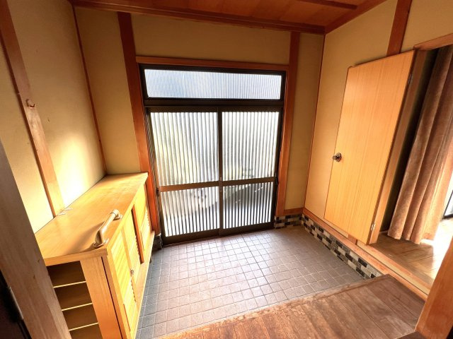 鏡野町古川　中古住宅　6DKの玄関