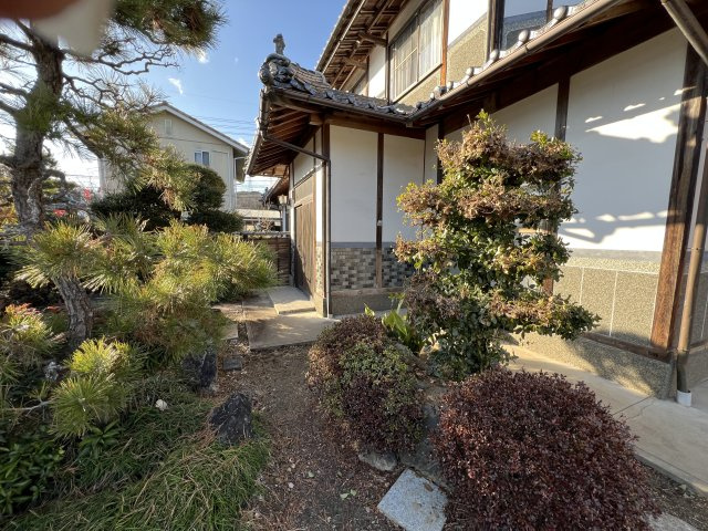 鏡野町古川　中古住宅　6DKの庭