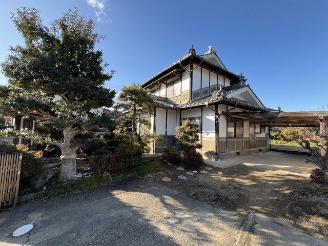 鏡野町古川　中古住宅　6DKの外観