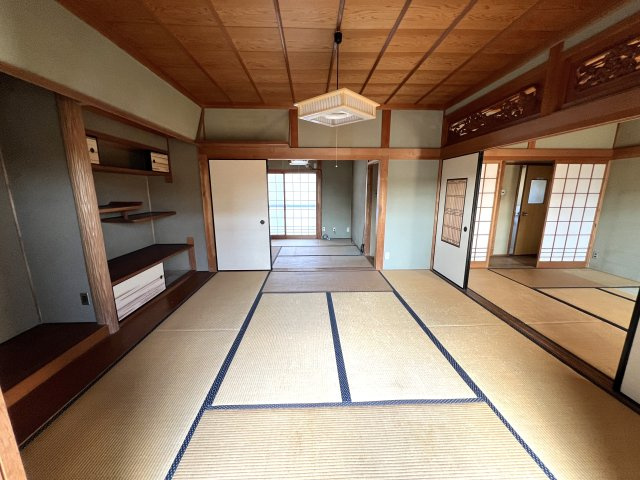 鏡野町古川　中古住宅　6DKの和室|1F