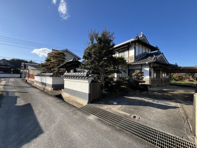 鏡野町古川　中古住宅　6DKの外観