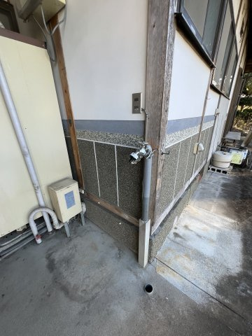 鏡野町古川　中古住宅　6DKのその他|洗濯機置き場