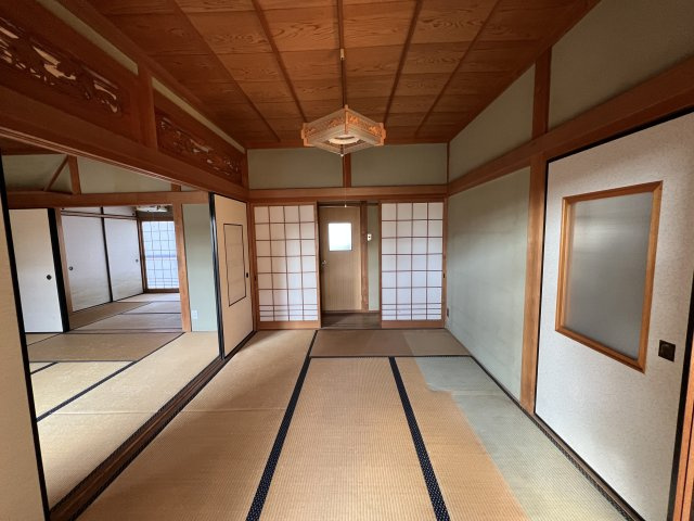 鏡野町古川　中古住宅　6DKの和室|1F