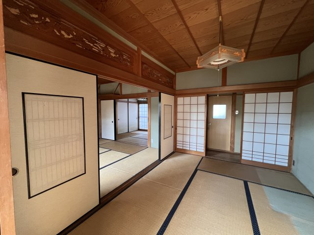 鏡野町古川　中古住宅　6DKの和室|1F