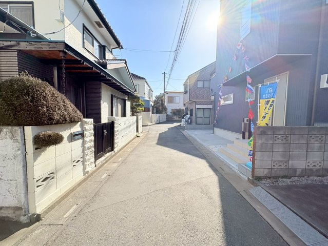 鶴ヶ島市上広谷　新築分譲　「鶴ヶ島駅」徒歩4分　敷地29坪　【杉下小学区】の前面道路含む現地写真