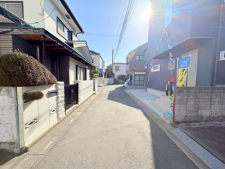 【前面道路含む現地写真】 | 鶴ヶ島市上広谷　新築分譲　「鶴ヶ島駅」徒歩4分　敷地29坪　【杉下小学区】