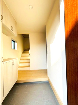 あきる野市草花　第5期　2号棟の玄関