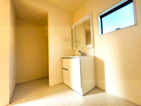 あきる野市草花　第5期　2号棟|収納付きの洗面所で、すっきり片付く空間。