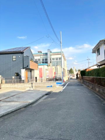 あきる野市草花　第5期　2号棟の前面道路含む現地写真